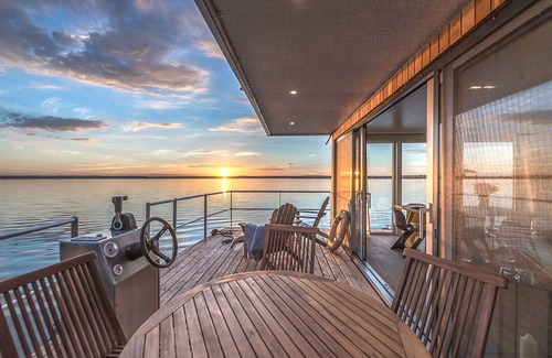 Uecker-Randow Boat Rental | TraumHaff Dreamy houseboat La Pèniche II, Baltic design with sauna