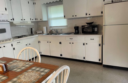 Homosassa House | Travel and discover central Florida Springs while staying in our modest home.