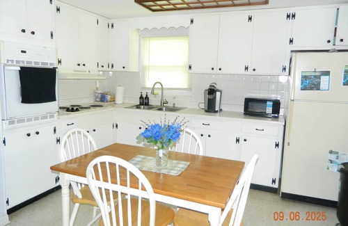 Homosassa House | Travel and discover central Florida Springs while staying in our modest home.