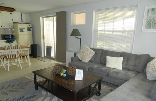 Homosassa House | Travel and discover central Florida Springs while staying in our modest home.