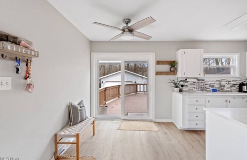 Akron House | Travel Professionals Towpath Cottage Retreat Pet-Friendly Canal Home Fenced Yard