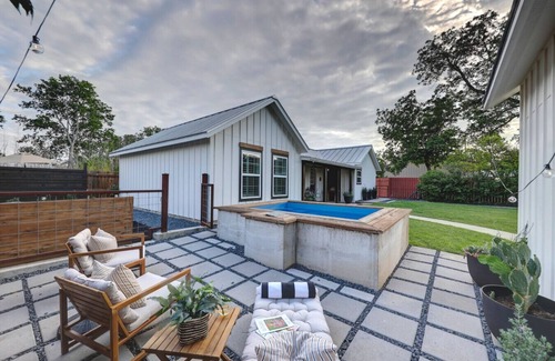 Comfort House | Traveler: A Guest Suite for the Explorer at Heart in Comfort, TX