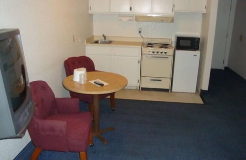 Lake Havasu City Hotel | Travelers Inn by Hotel O Lake Havasu City