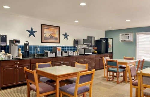 Edson Hotel | Travelodge by Wyndham Edson