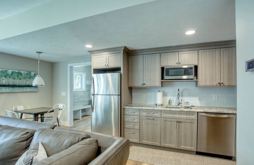 Mayfield House | Traverse City Lakemore Resort, New Luxury Lakefront Home on Arbutus Lake