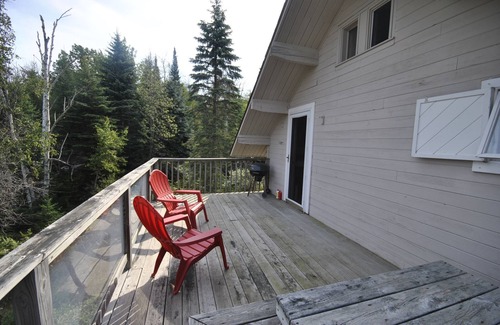Kewadin Cabin | Traverse City Lake Michigan priv Beachfront Home Rent