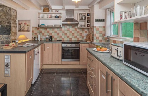 Trawsfynydd Cottage | Trawsfynnydd cottage with walks from the door