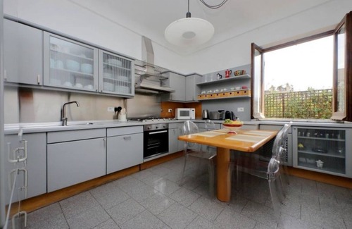 Rione III Colonna Apartment | TreasureRome Spanish Steps Penthouse