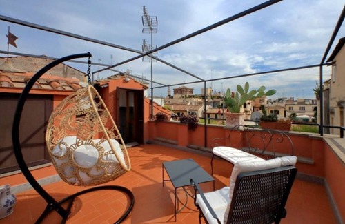 Rione III Colonna Apartment | TreasureRome Spanish Steps Penthouse