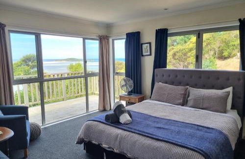 Taieri Mouth Apartment | Tree House