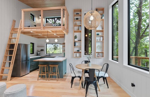 Bellingham House | Tree House- Two bedroom plus loft- sustainable living!