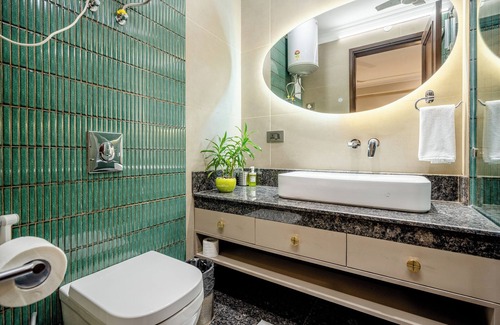 Saket Bed & Breakfast | Tree of Life bed and breakfast