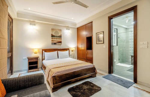 Saket Bed & Breakfast | Tree of Life bed and breakfast