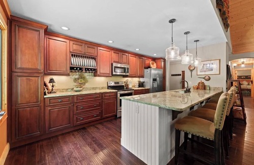 Cullowhee House | Tree Top Mountain Lodge near Lake Glenville!