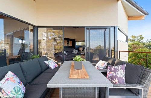 Rosetta House | Tree Top Views - Magnificent 4 Bedroom House - 3 Minutes to MONA