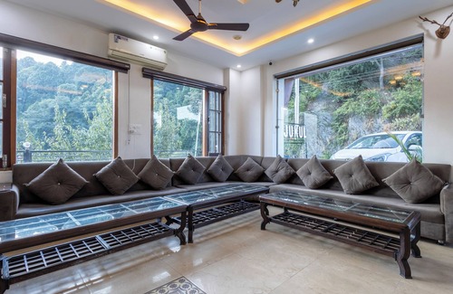 Bathri Hotel | Treebo Anjukul