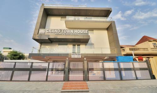 Faridabad Hotel | Treebo Grand Town House