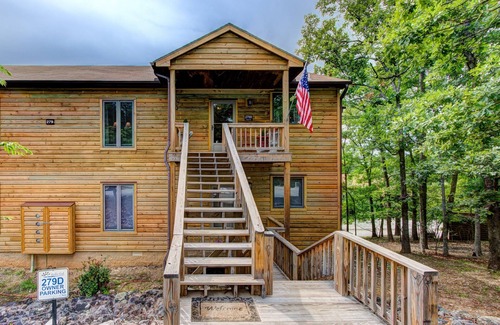 Mount Ida Condo | Treehouse/279DVD Hosted by LOVR