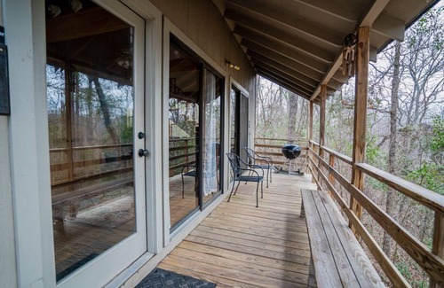 Nacogdoches Cabin | Treehouse - A cabin in the canopies at Stag Leap Cabins!