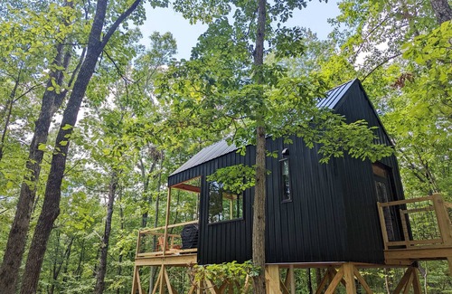 Monteagle Cabin | Treehouse Getaway w/Hot Tub & Views!