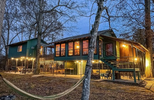 Talisheek Cabin | Treehouse Riverfront Retreat! Unplug & Reconnect