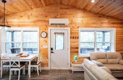 Smiths Corner House | Treeside Retreat with Hot tub