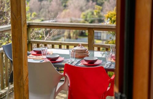 Taupo House | Treetop Hideaway - Taupo Holiday Home