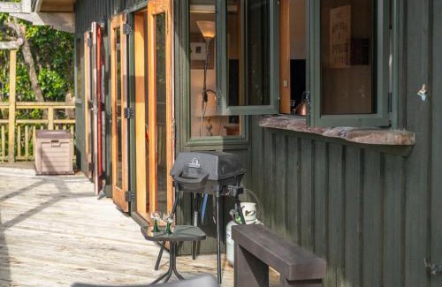 Taupo House | Treetop Hideaway - Taupo Holiday Home