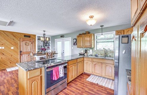 Higden House | Treetop Hideaway w/Lake Views + Fire Pit!