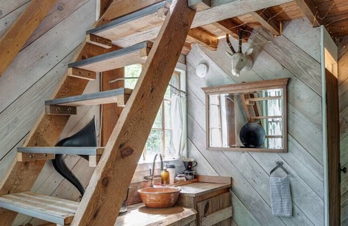 Flintstone Cabin | Treetop Hideaways: Luna Loft