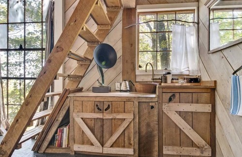 Flintstone Cabin | Treetop Hideaways: Luna Loft