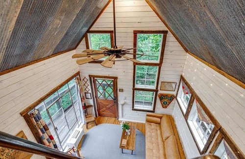 Chattanooga Cabin | Treetop Hideaways: The Redbud Treehouse