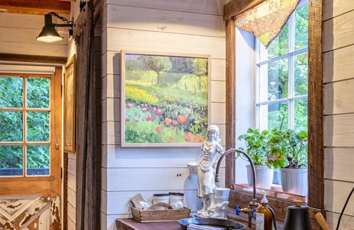 Chattanooga Cabin | Treetop Hideaways: The Redbud Treehouse