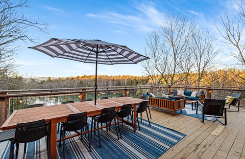 Brevard Cabin | Treetop Lakehouse: Pvt Lake/Sauna/HotTub/Games