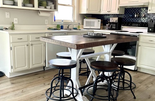 Candler Apartment | Treetop retreat in Mt. Pisgah nearby Asheville