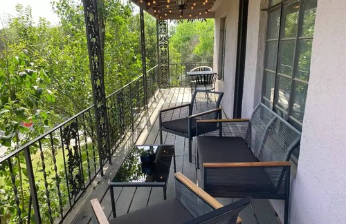 Cherrywood House | Treetop views in 2-bedroom historic duplex