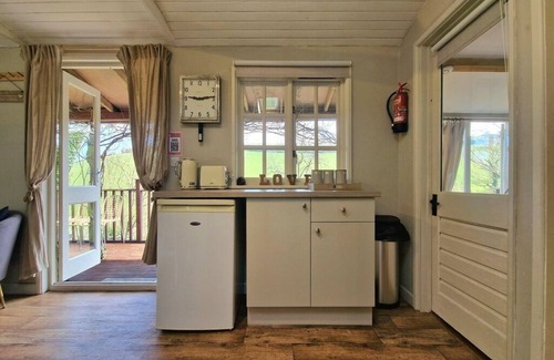 Burgh Island Cabin | Treetops, a peaceful haven retreat only 1 mile from Bantham beach in South Devon