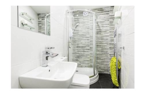 Acocks Green Apartment | treetops flat3 Hall Green B28