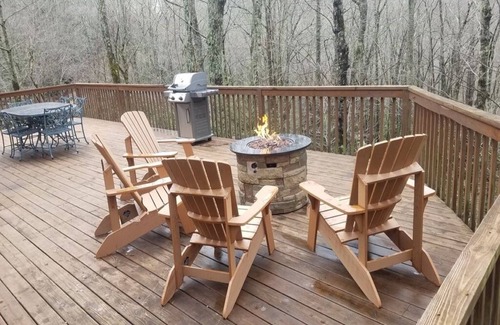 Burnsville House | Treetops Lodge - Private Mountain Home in Mt. Mitchell Golf Community