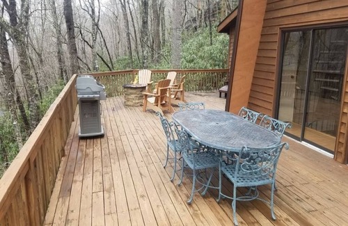 Burnsville House | Treetops Lodge - Private Mountain Home in Mt. Mitchell Golf Community