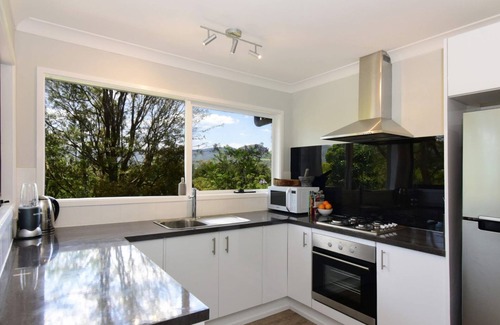 Kangaroo Valley House | Treetops - Three bedroom home with great views, in the village!