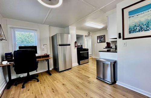 Port Jervis Apartment | Treeview - Cozy 2 BR Apartment - Fast WiFi ~ 1 hr from NYC - 5 mins to downtown