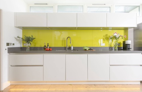 Newquay House | Treheyl, Pentire - house with hot tub and parking overlooking the Gannel Estuary