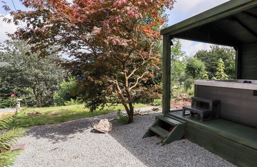 Conwy House | TREM Y DON, pet friendly, with hot tub in Dolgarrog