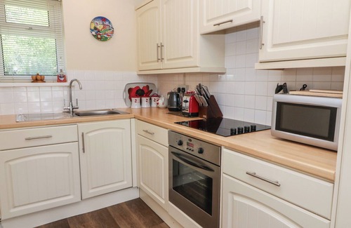 Felinfach Cottage | TREM-YR-AFON, pet friendly, with a garden in Aberaeron