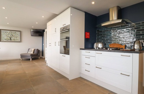 Egloshayle House | TRENANT VIEW, pet friendly, luxury holiday cottage in Wadebridge