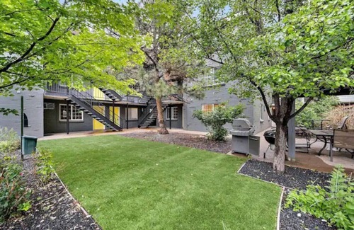 Englewood Apartment | Trendy 1/1 Wlkble &Purple Mttrss