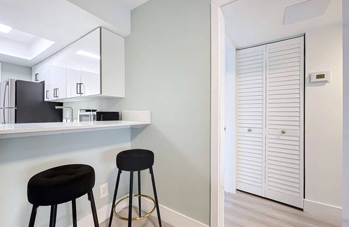 Lauderdale Harbours Condo | Trendy 1BR with Pool & Modern Amenities
