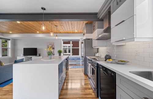 Kitchener House | Trendy & Chic | Designed with Love near Downtown