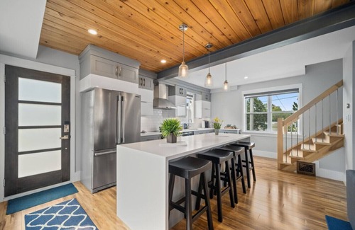 Kitchener House | Trendy & Chic | Designed with Love near Downtown